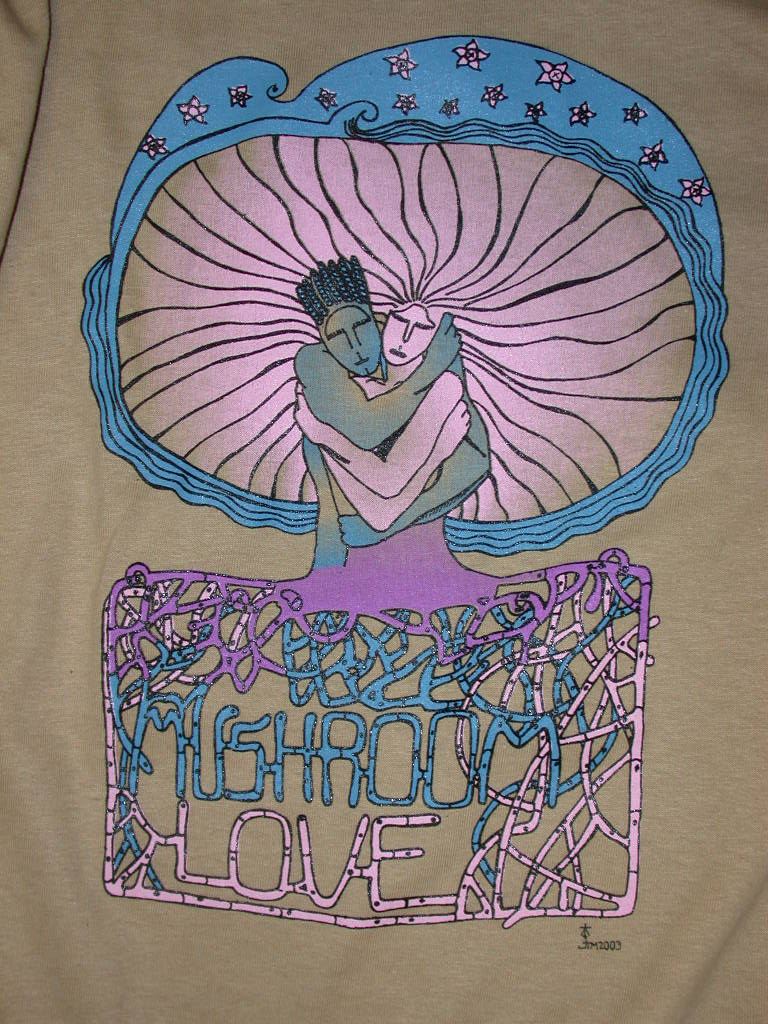 Les eucaryotes et autres mycètes du hippie Mushroom-love-t-shirt-LG