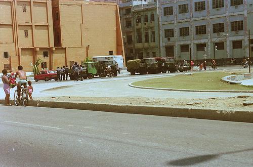 Policias en la Habana - Página 3 CamionesEJERCITO-POLICIAListosParaReprimir