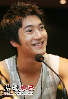 اسئله عن اعضاء سوبر جونيور ....والرجاء الإجابه عليها.... Siwon