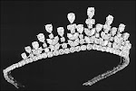 TIARAS I - Página 27 080330_p16_jewelrymain