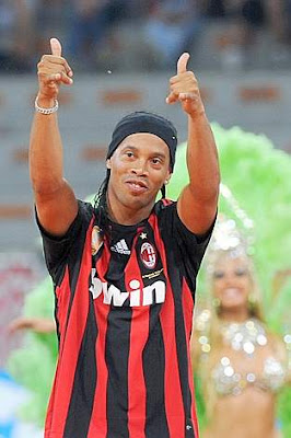 Mercato 2008 - Page 10 Ronaldinho2