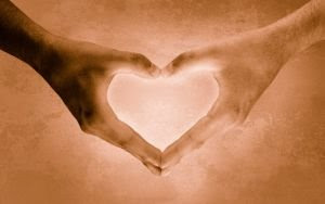 هو أحنا مبقناش نعرف نحب  بجد تائه في ارض الاحلام 372945_heartshaped_hands_0