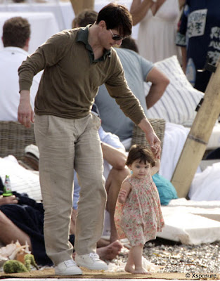 Latest pics of Suri Cruise so cute! Tomkatie3XPS2006_468x598