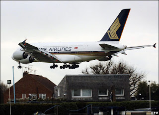 The Airbus A380 super-jumbo Makes First Commercial Flight to Heathrow, London 3