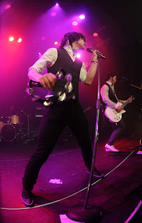 JONAS BROTHERS!!!!!!!   CONCIERTO EN LONDRES!! XD Jonas-brother-london-10abr-5