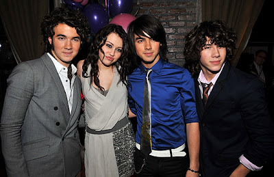    ( jonas brothers )    JonasBrothersMileyCyrusRR01