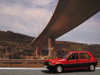 Encuesta...  ¿ Cual es el mejor coche de los 80 ? SL_Supercinco_1