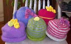 Bebek Çocuk Örgüleri Toddler_felt_hats_sm