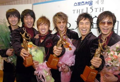 Shinhwa celebra 10 aniversario en concierto A000814917758662xy1