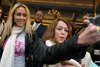 Pictures of Miley and her Mom Normal_0o