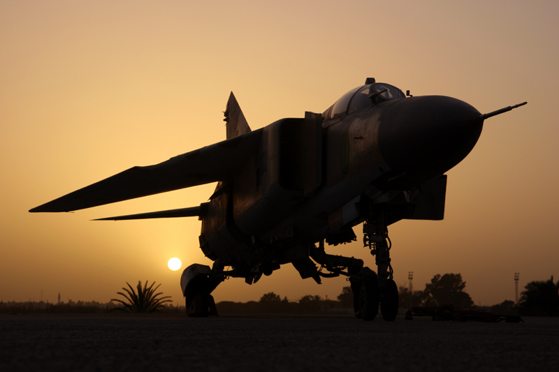 MIG 23 ليبية تطير على ارتفاع منخفض  LibyaOct29-3107MiG-23MLatsunset2