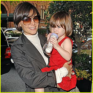 Beau Garçon et Mini Princesse font du Shopping ^^ [ Pv : Kristen ] Suri-cruise-madison-avenue