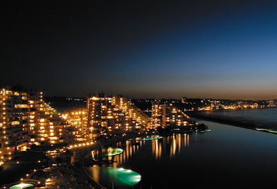 اكبر حمام سباحة في العالم Pool-at-night