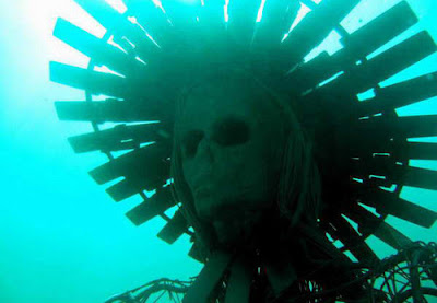 that crazy art! Underwater_sculptures_21
