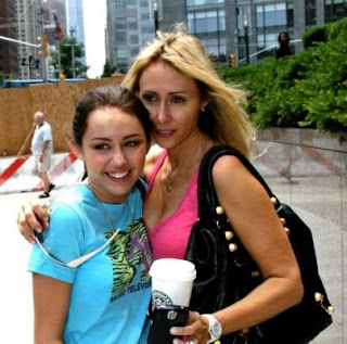 Pictures of Miley and her Mom Normal_nychotel_027