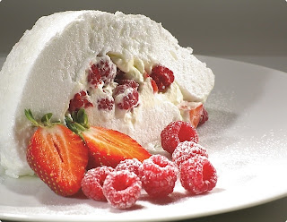 فـــن تزيين الكيك Soft_meringue_roulade