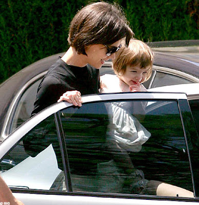 Latest pics of Suri Cruise so cute! Cruise11BIG1906_468x483