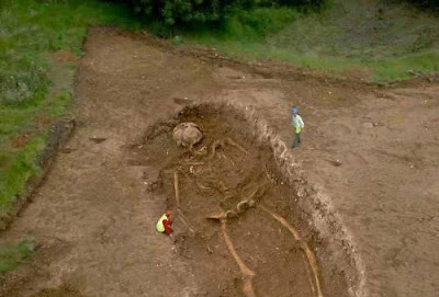 Scheletri di giganti. Cosa pensate di queste foto? JasPari80