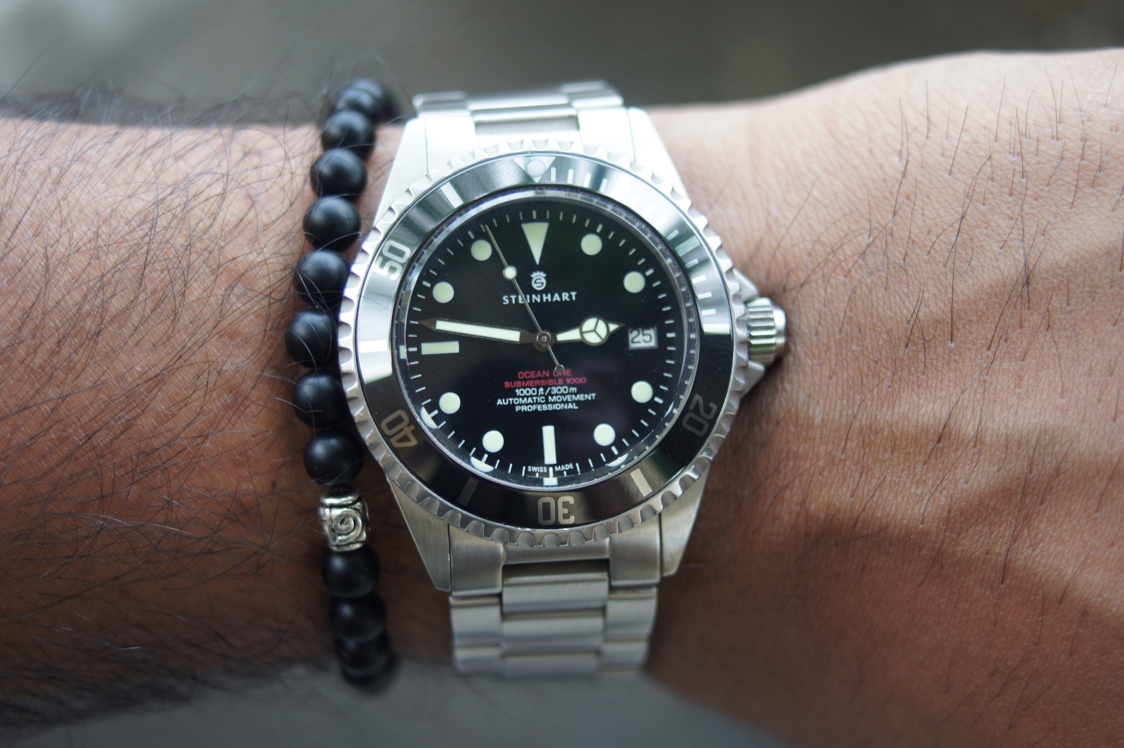 budget - Recherche montre habillée - budget 600€ Steinhart_ocean_one_red_075y