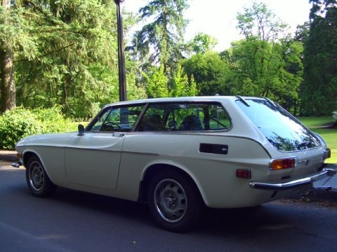 Vu sur l'A10....quiz 1973_Volvo_P1800_ES_Wagon_Rear_1