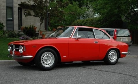 Peût-être bientôt membre... 1966_Alfa_Romeo_Giulia_Sprint_GT_1300_Junior_Front_1_1