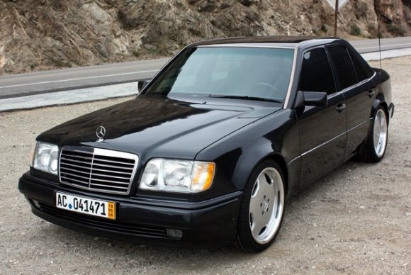 Vendo 300E 24v 1991 - Super completa - R$31.000 - Página 3 1992_Mercedes_Benz_500E_W124_For_Sale_Front_1