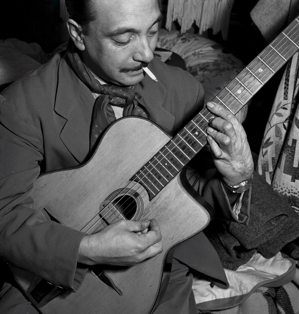 [Jeu] Suite d'images !  - Page 23 Django-Reinhardt-Le-Bourget