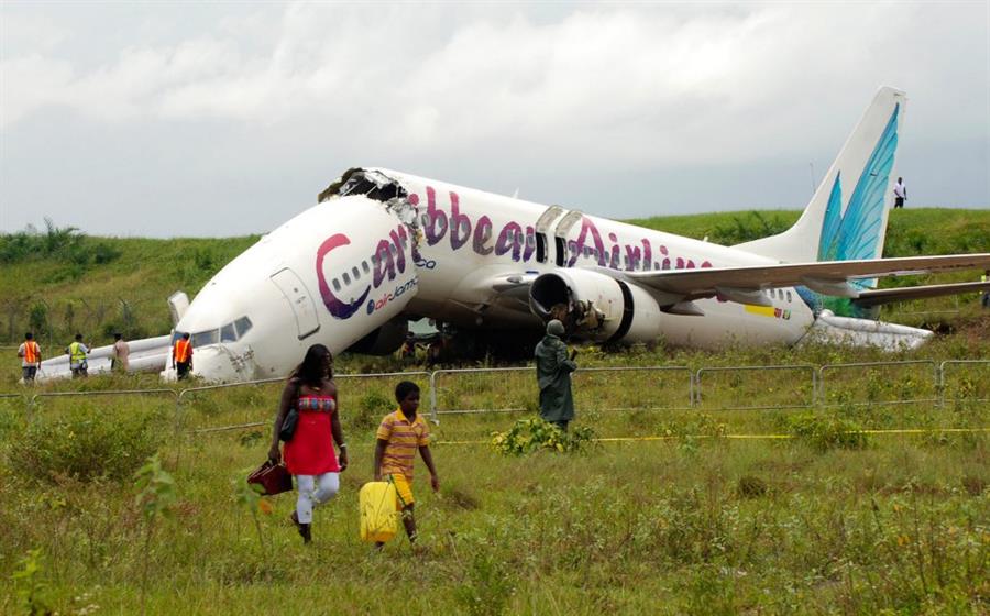 Un avión se parte en dos al aterrizar en Guyana sin que se produzcan víctimas mortales 1410212w900