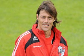 Almeyda: "Mi objetivo es meter a River en primera"  1431451w298