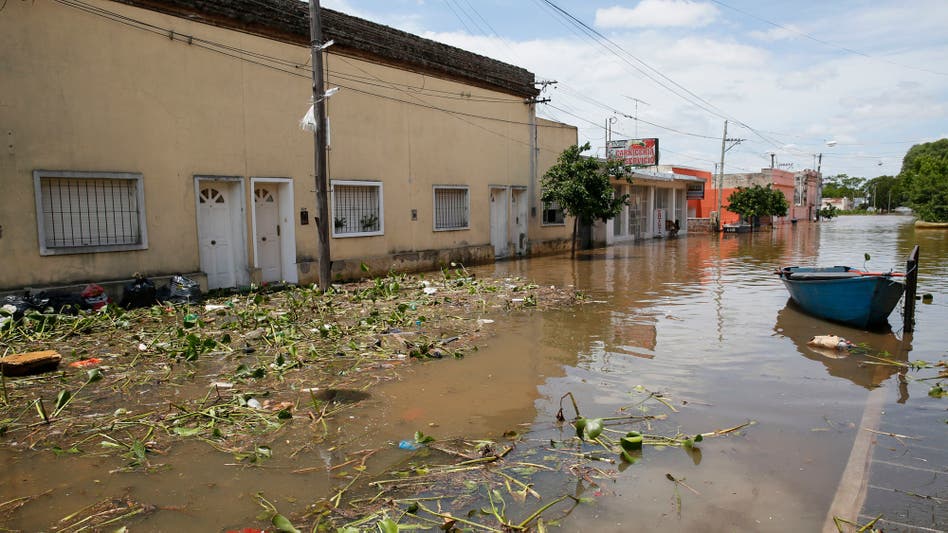 Argentina: inundaciones Crecidas-en-el-litoral-2134230w948