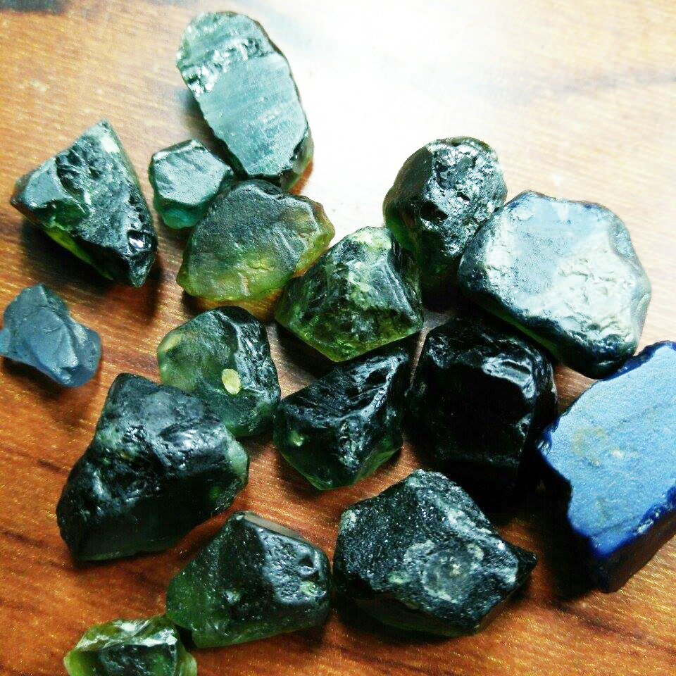 Ý nghĩa huyền bí của các loại đá quý phong thủy Phần 2 Sapphire_trangsucdaquy