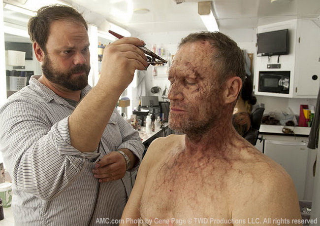 Behind the scenes [Actors and Actresses, make-up.. etc]  - Page 3 Walking-dead-series-behind-scenes-57