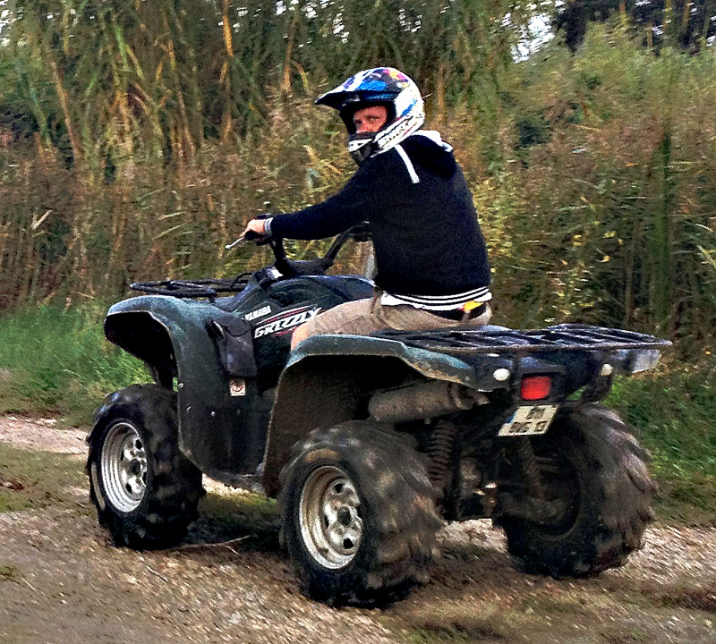 Nouvelle degradation de la piste par un Quad... Plaque