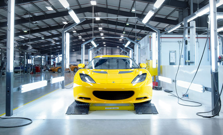 LOTUS ESPRIT #3 - Pagina 8 16004_Factory-tour_852x516