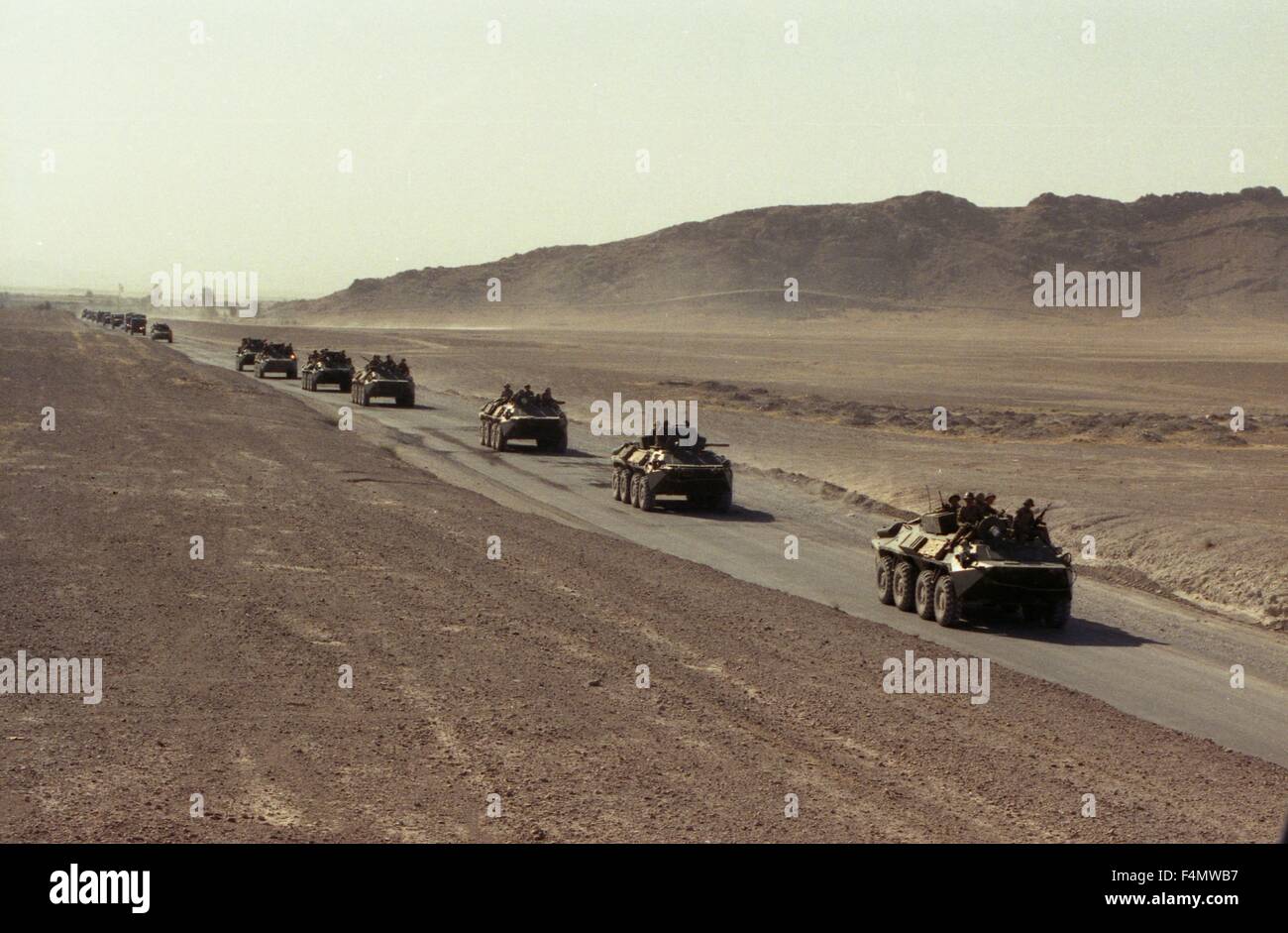 Soviet Afghanistan war - Page 6 Afghanistan-the-soviet-military-technics-on-road-to-kandahar-F4MWB7