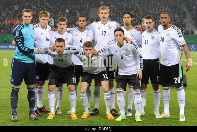Hilo de la selección de Alemania German-team-back-l-r-manuel-neuer-holger-badstuber-toni-kroos-dennis-dae6pj