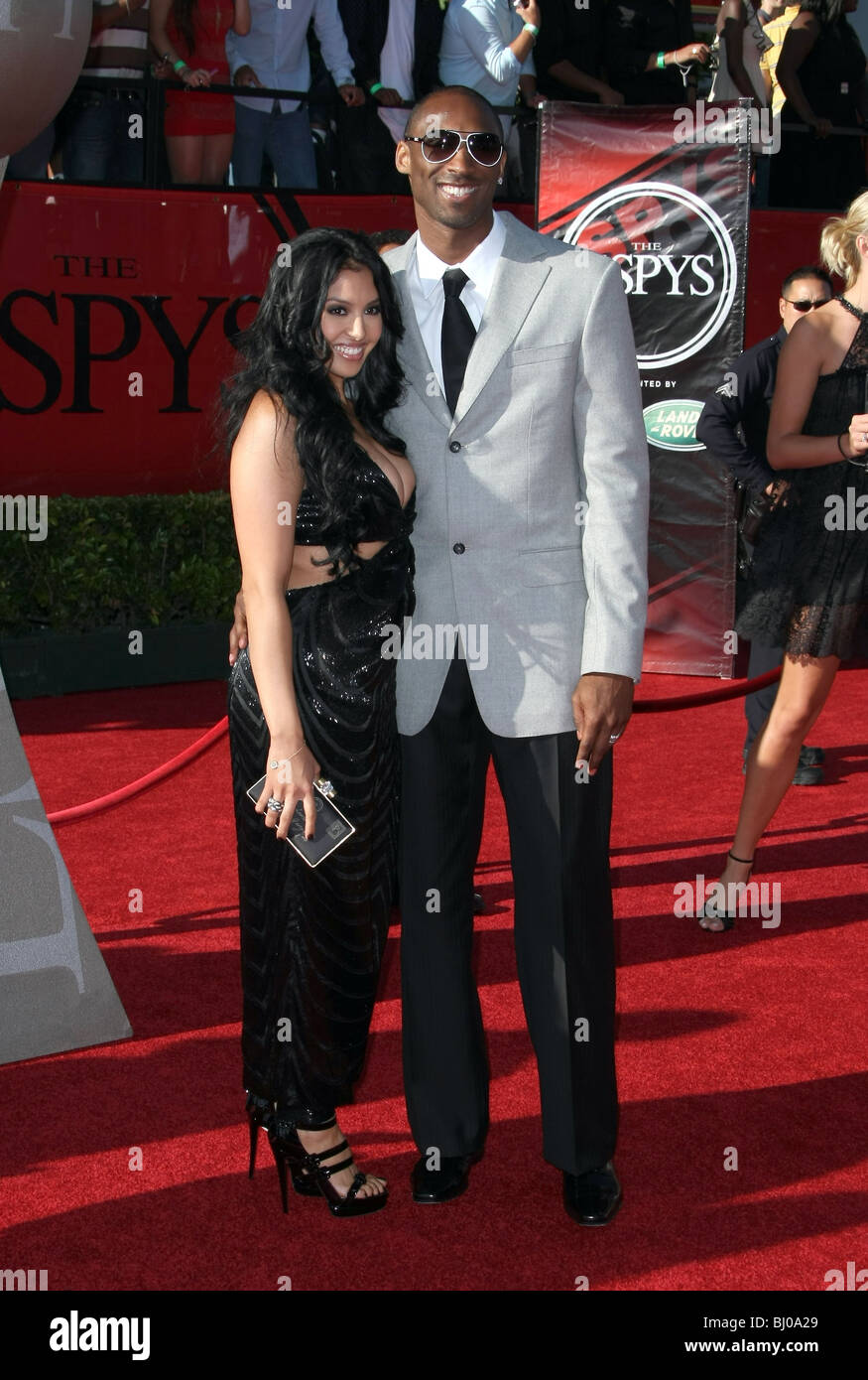 ¿Cuánto mide Kobe Bryant? - Altura - Real height Vanessa-bryant-kobe-bryant-the-2009-espys-arrivals-downtown-los-angeles-BJ0A29