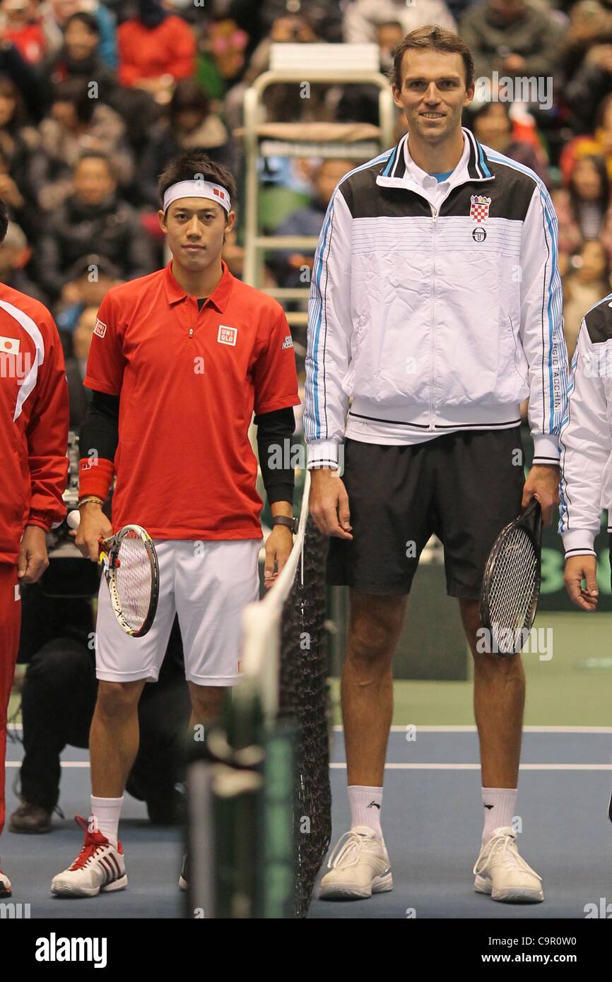 ¿Cuánto mide Kei Nishikori? - Altura - Real height L-to-r-kei-nishikori-jpn-ivo-karlovic-hrv-february-10-2012-tennis-C9R0W0
