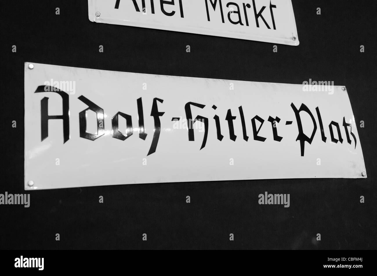 di se krije srbin turskog porijekla Street-sign-for-adolf-hitler-platz-the-renamed-rynek-glowsky-main-CBFM4J