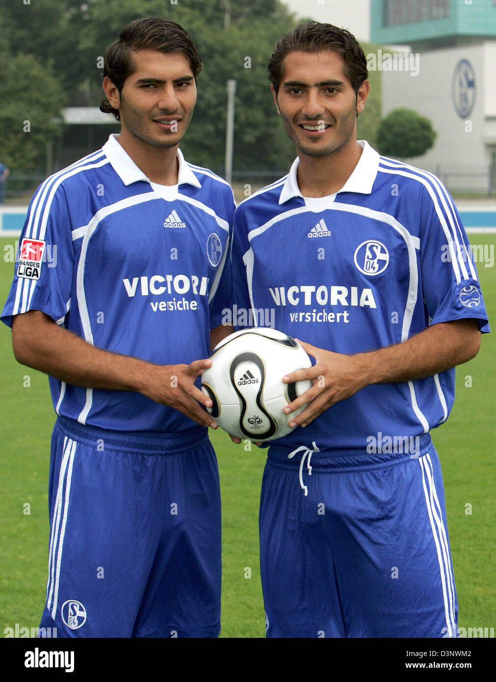 ¿Cuánto mide Hamit Altintop? Twins-halil-l-and-hamit-altintop-pose-during-the-official-team-presentationon-D3NWM2