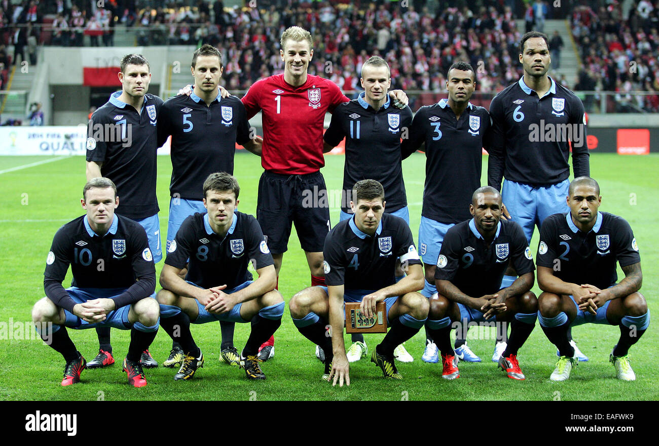 Hilo de la selección de Inglaterra England-team-front-row-wayne-rooney-michael-carrick-steven-gerrard-EAFWK9