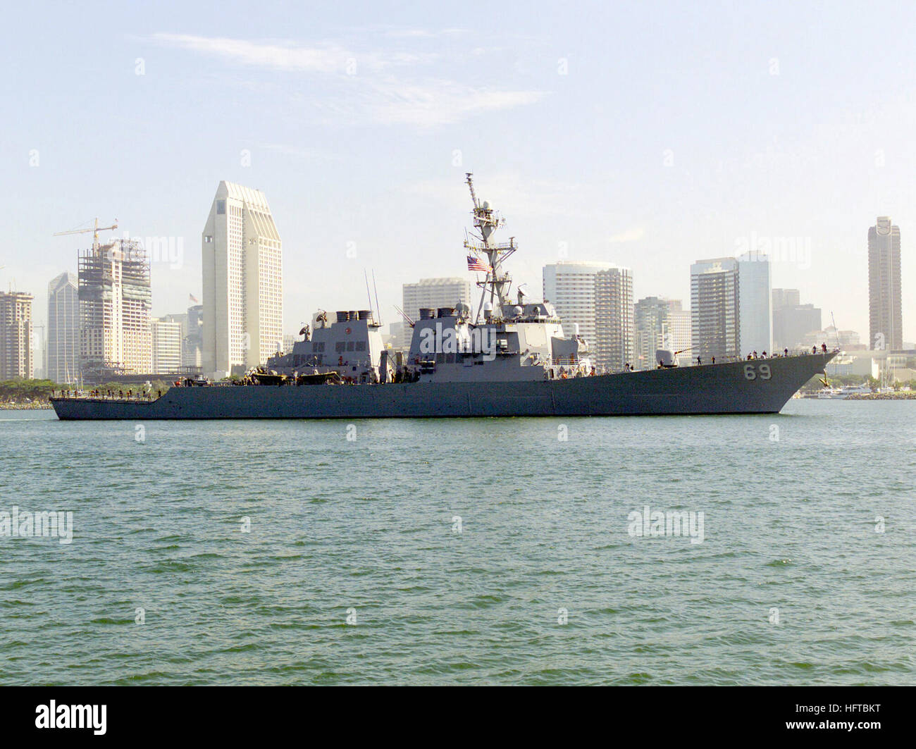 Esamir International News Network - Page 22 Starboard-side-view-of-the-us-navy-usn-arleigh-burke-class-flight-HFTBKT