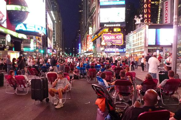 MICHAEL JACKSON: DEUIL PLANÉTAIRE (plusieurs photos de partout a travers le monde) Article_Times-square