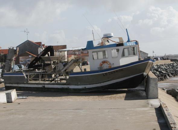 La tempete Xinthia a frappé l'ouest de la France ce week-end Diapo_bateau-quai