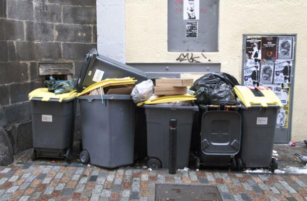 [001] Feu de poubelles Article_poubelles