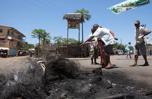 INNOCENTS LYNCHES & BRULES VIVANTS A MADAGASCAR (Sébastien JUDALET, Roberto GIANFALLA) Article_madagascar