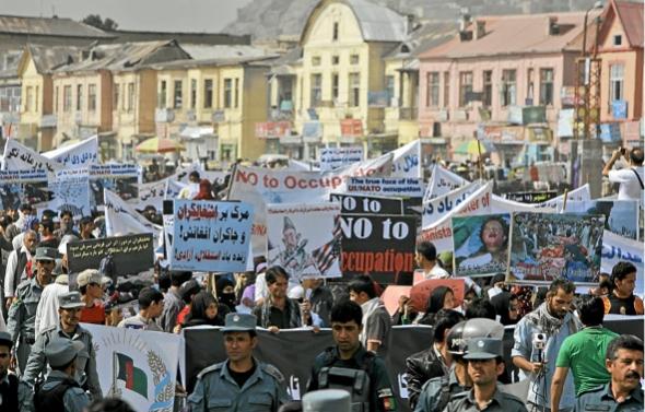 La guerre en Afghanistan franchit le cap des dix ans Article_1110-MON12-KABOUL