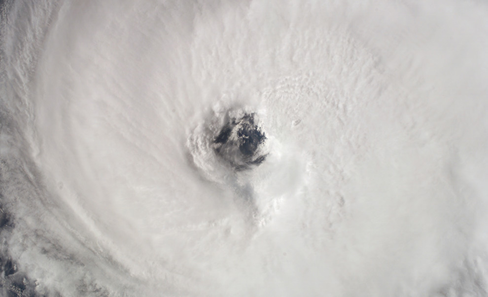 Uzaydan Kışkırtıcı Kasırga Resimleri Hurricane3