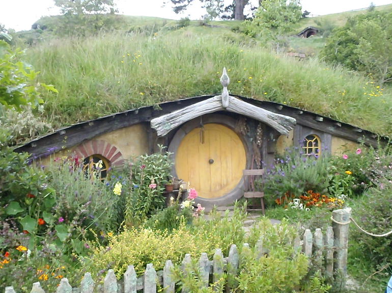Jardin des Hobbits Hobbit-house-photo_5716897-770tall