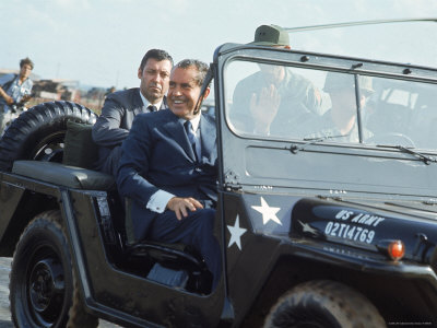 NAM IMAGES - Página 2 Schatz-arthur-president-richard-m-nixon-travelling-in-us-army-jeep-during-visit-to-vietnam